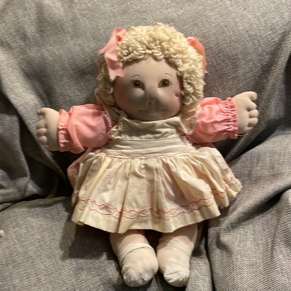 Creepy looking baby doll knock off cabbage patch?